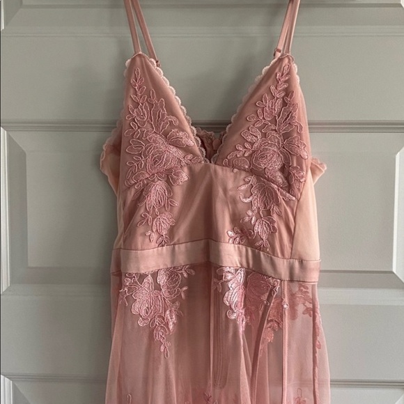 House of CB Lucia Lace Dress - Picture 2 of 8